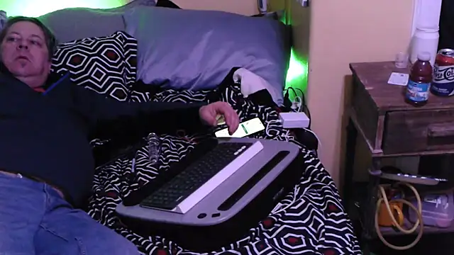 Snapshot of Mic_Oxinner chatting on 02-23-26, 11:27 Mic Oxinner online show from 02-23-26, 11:27