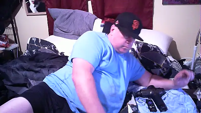 Snapshot of Mic_Oxinner chatting on 10-08-25, 08:49 Mic Oxinner online show from 10-08-25, 08:49