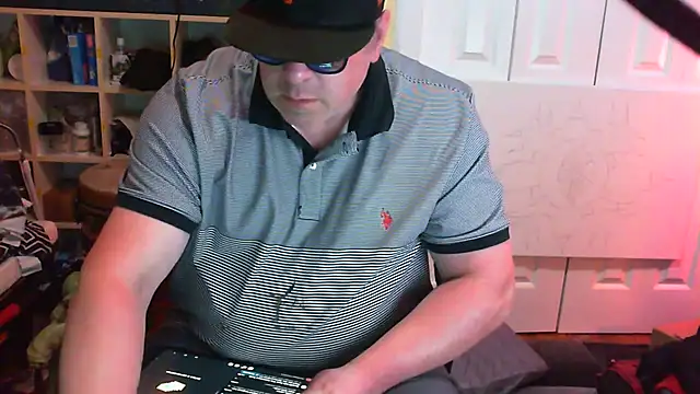 Snapshot of Mic_Oxinner chatting on 09-22-25, 11:33 Mic Oxinner online show from 09-22-25, 11:33