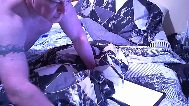 Snapshot of Mic_Oxinner chatting on 10-09-25, 04:57 Mic Oxinner online show from 10-09-25, 04:57