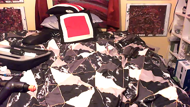 Snapshot of Mic_Oxinner chatting on 12-04-25, 07:40 Mic Oxinner online show from 12-04-25, 07:40