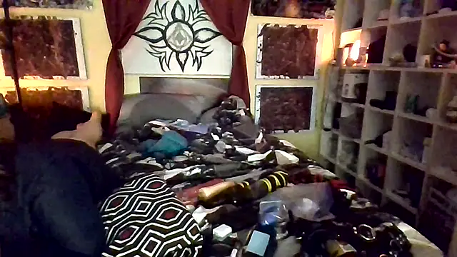 Snapshot of Mic_Oxinner chatting on 11-19-25, 02:11 Mic Oxinner online show from 11-19-25, 02:11