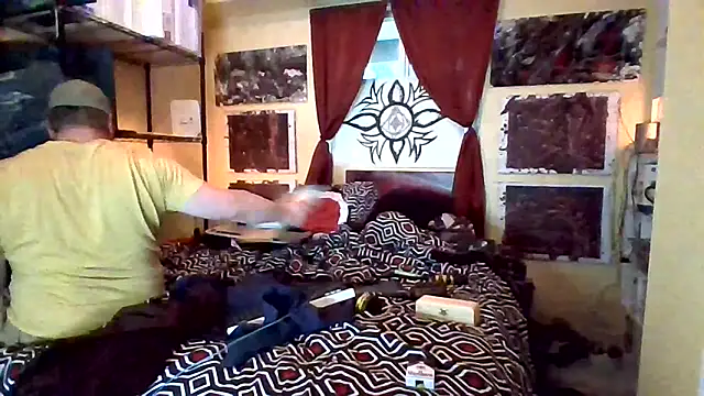 Snapshot of Mic_Oxinner chatting on 11-16-25, 07:51 Mic Oxinner online show from 11-16-25, 07:51