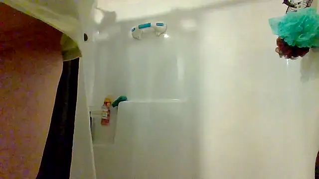 Snapshot of Mic_Oxinner chatting on 10-17-25, 11:01 Mic Oxinner online show from 10-17-25, 11:01