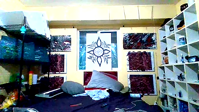 Snapshot of Mic_Oxinner chatting on 12-18-25, 11:08 Mic Oxinner online show from 12-18-25, 11:08