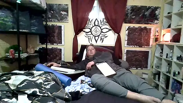 Snapshot of Mic_Oxinner chatting on 11-24-25, 08:31 Mic Oxinner online show from 11-24-25, 08:31