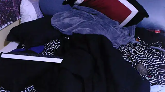 Snapshot of Mic_Oxinner chatting on 02-22-26, 04:37 Mic Oxinner online show from 02-22-26, 04:37