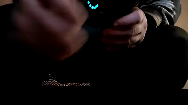 Snapshot of Mic_Oxinner chatting on 10-03-25, 03:30 Mic Oxinner online show from 10-03-25, 03:30