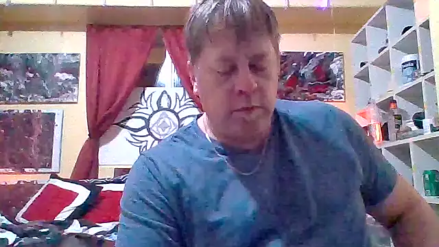 Snapshot of Mic_Oxinner chatting on 11-18-25, 09:23 Mic Oxinner online show from 11-18-25, 09:23