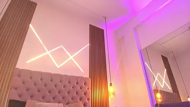 Sophia turneer online show from 10-07-25, 06:14