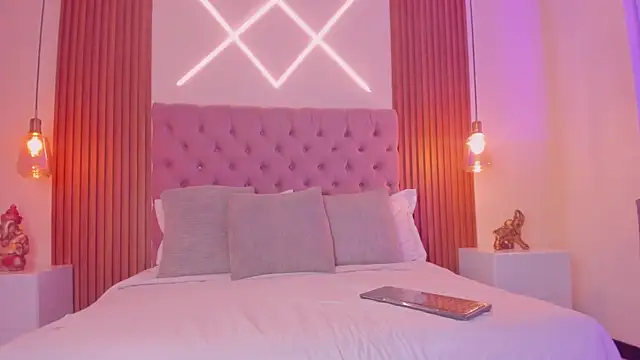 Sophia turneer online show from 04-11-26, 01:24