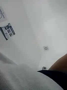 Snapshot of fire_menxxx001 chatting on 12-22-24, 03:44 fire menxxx001 online show from 12-22-24, 03:44