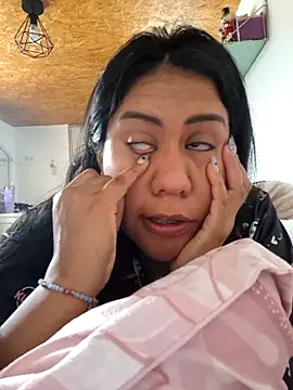 Snapshot of KasiaVenus_ chatting on 10-31-25, 12:46 KasiaVenus online show from 10-31-25, 12:46