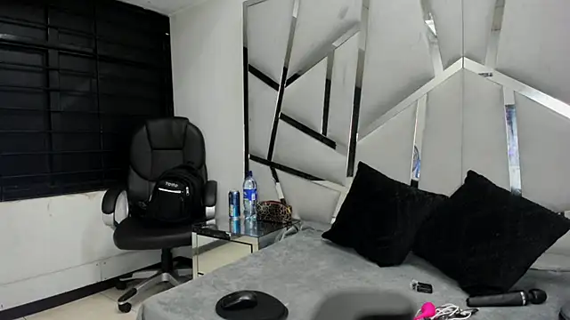 Catherinee69 x online show from 01-10-26, 03:57