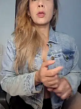 Snapshot of FREYJA- chatting on 03-29-26, 07:15 FREYJA- online show from 03-29-26, 07:15