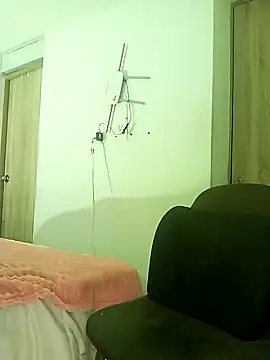 Snapshot of FREYJA- chatting on 02-14-25, 06:02 FREYJA- online show from 02-14-25, 06:02