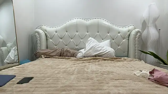 iwantbee online show from 07-08-26, 01:30