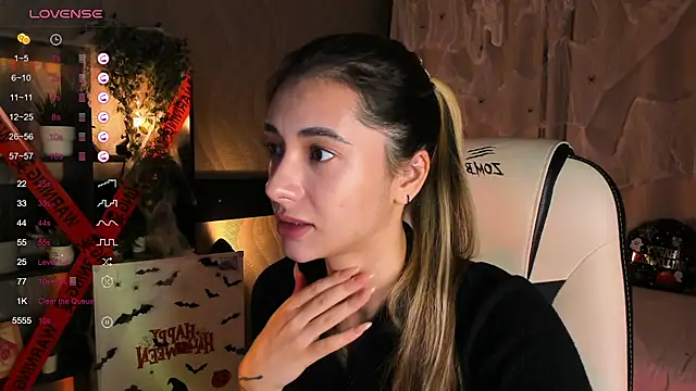 DarlaLike online show from 10-31-25, 03:36