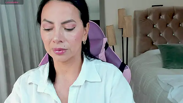 veronika naughty online show from 09-25-25, 02:23