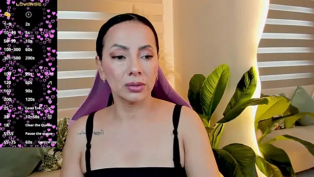 Snapshot of veronika_naughty chatting on 02-18-26, 02:13 veronika naughty online show from 02-18-26, 02:13