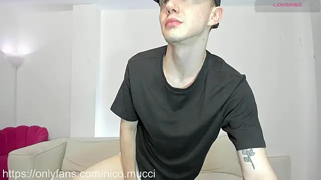 Snapshot of niico_18 chatting on 12-27-24, 08:56 niico 18 online show from 12-27-24, 08:56