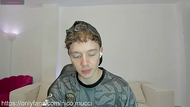 Snapshot of niico_18 chatting on 12-31-24, 10:26 niico 18 online show from 12-31-24, 10:26