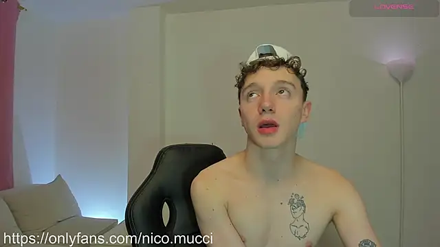 Snapshot of niico_18 chatting on 01-09-25, 07:42 niico 18 online show from 01-09-25, 07:42