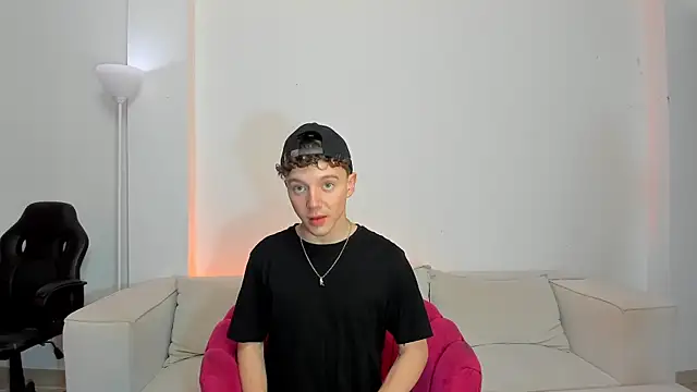 Snapshot of niico_18 chatting on 02-28-25, 09:15 niico 18 online show from 02-28-25, 09:15