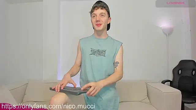 Snapshot of niico_18 chatting on 01-11-25, 06:14 niico 18 online show from 01-11-25, 06:14