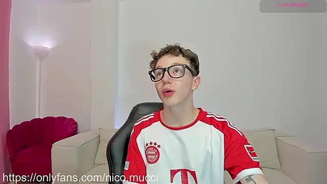 Snapshot of niico_18 chatting on 12-30-24, 02:08 niico 18 online show from 12-30-24, 02:08