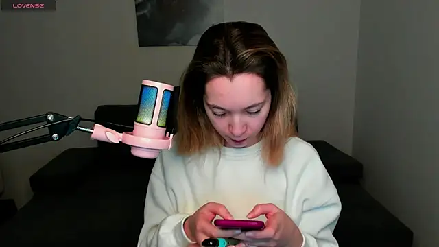 Snapshot of MiaThaine chatting on 01-17-25, 01:03 MiaThaine online show from 01-17-25, 01:03
