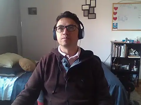 Snapshot of Diptongo chatting on 11-04-25, 01:04 Diptongo online show from 11-04-25, 01:04