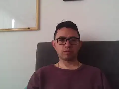 Snapshot of Diptongo chatting on 12-30-24, 03:45 Diptongo online show from 12-30-24, 03:45