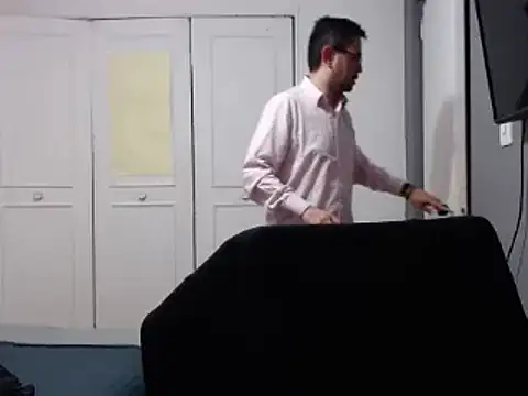 Snapshot of Diptongo chatting on 12-02-24, 10:18 Diptongo online show from 12-02-24, 10:18