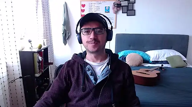 Snapshot of Diptongo chatting on 03-16-25, 03:17 Diptongo online show from 03-16-25, 03:17