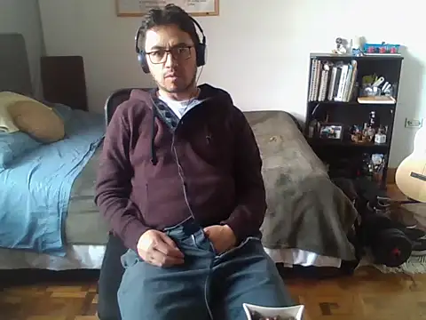 Snapshot of Diptongo chatting on 10-26-25, 05:35 Diptongo online show from 10-26-25, 05:35