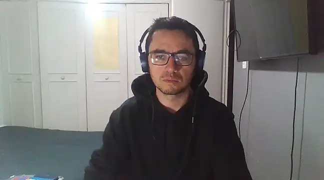 Snapshot of Diptongo chatting on 12-24-24, 04:11 Diptongo online show from 12-24-24, 04:11