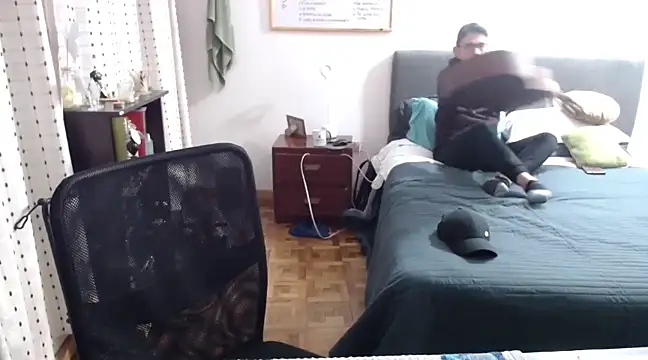 Snapshot of Diptongo chatting on 03-17-25, 01:03 Diptongo online show from 03-17-25, 01:03