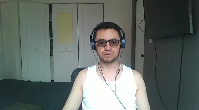 Snapshot of Diptongo chatting on 12-23-24, 04:17 Diptongo online show from 12-23-24, 04:17