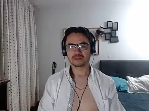 Snapshot of Diptongo chatting on 03-23-25, 12:04 Diptongo online show from 03-23-25, 12:04