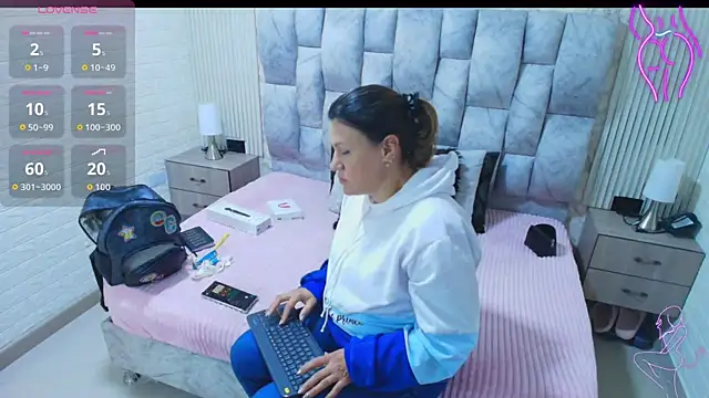 charlotte  G online show from 10-01-25, 11:03