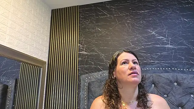 charlotte  G online show from 05-18-26, 11:48