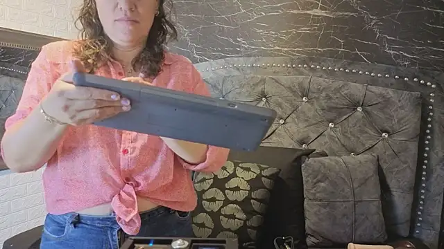 charlotte  G online show from 03-26-26, 11:08