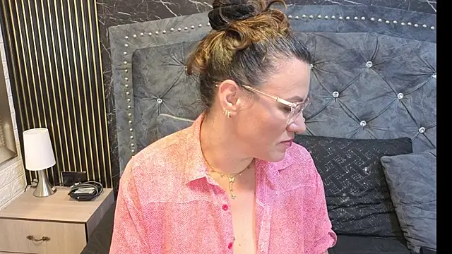 charlotte  G online show from 05-11-26, 04:04