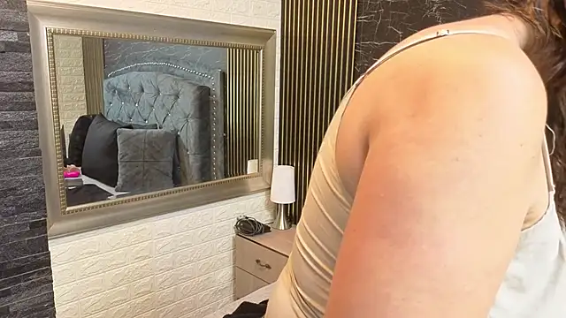 charlotte  G online show from 03-12-26, 10:52