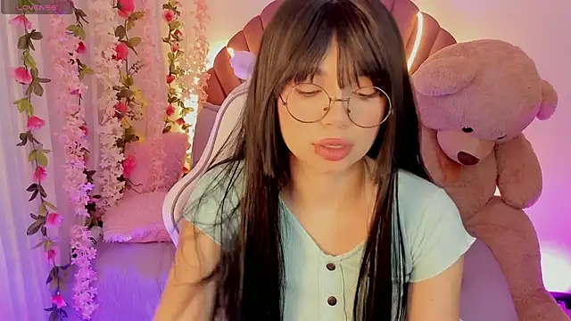 Snapshot of Lovely_celestte chatting on 12-04-24, 12:57 Lovely celestte online show from 12-04-24, 12:57