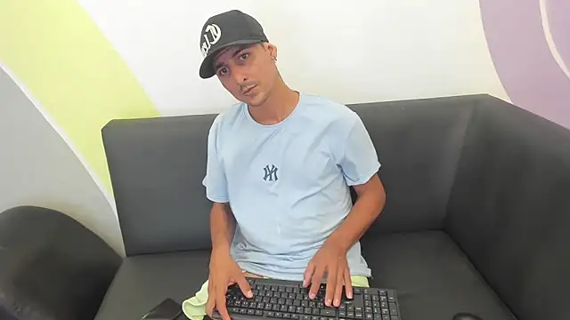 Snapshot of Zamu_1992 chatting on 03-16-26, 09:28 Zamu 1992 online show from 03-16-26, 09:28