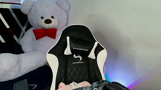 Niico Cruz online show from 02-18-25, 04:48