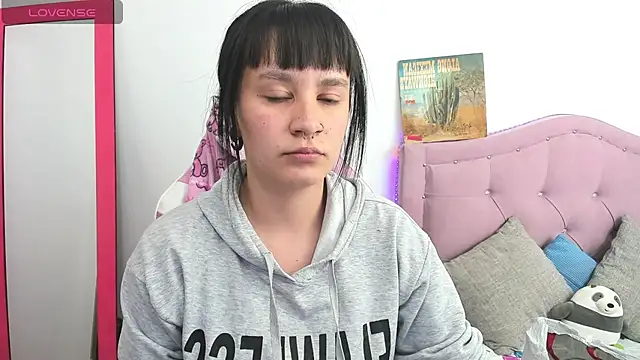 Katalina novoa online show from 03-21-25, 12:40