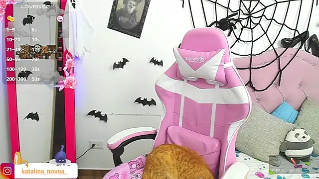 Katalina novoa online show from 10-16-25, 02:20